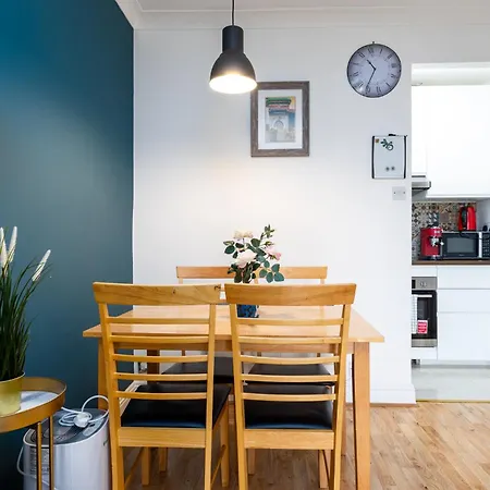 Chic 1-bed Flat With Balcony Near Jameson Distillery And 15 Mins To Centre *