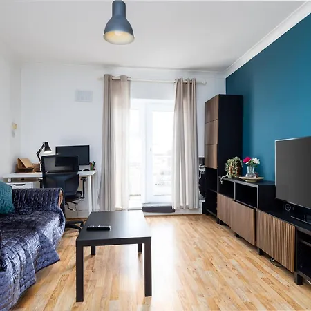 Chic 1-bed Flat With Balcony Near Jameson Distillery And 15 Mins To Centre