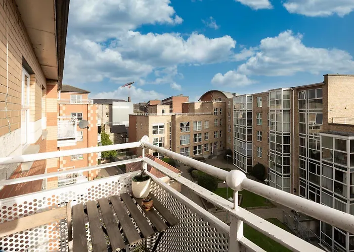 Chic 1-bed Flat With Balcony Near Jameson Distillery And 15 Mins To Centre Dublín