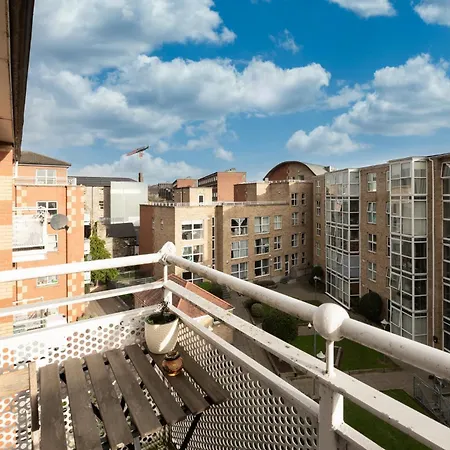 Chic 1-bed Flat With Balcony Near Jameson Distillery And 15 Mins To Centre Dublin
