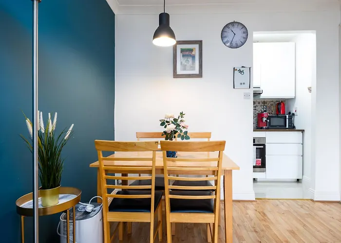 Chic 1-bed Flat With Balcony Near Jameson Distillery And 15 Mins To Centre *