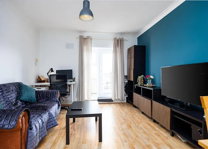 Chic 1-bed Flat With Balcony Near Jameson Distillery And 15 Mins To Centre